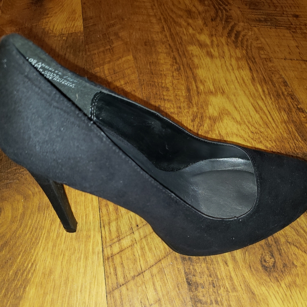 Heels - Picture 5 of 6